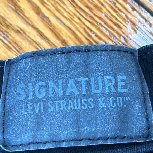 Levi’s black denim shorts. Waist 30. Great condition. - Picture 4 of 11